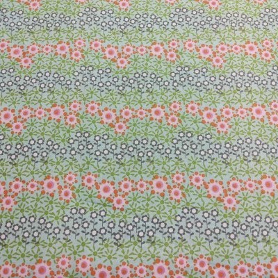 tecido estampado com flores pequenas em faixas horizontais