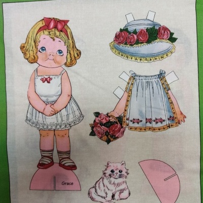 Boneca de papel Grace com roupa e acessórios para vestir