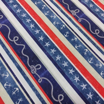 Tecido com riscas e motivos náuticos em azul, branco e vermelho
