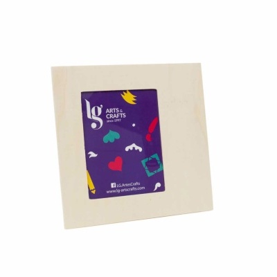 Quadrado de papel branco com etiqueta roxa colorida ARTIS & CRAFTS