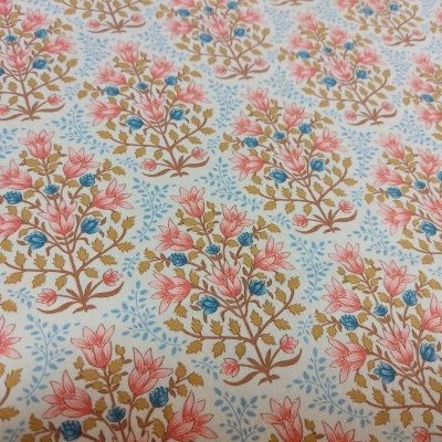Tecido com padrão floral colorido em fundo branco