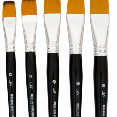 Cinco pincéis de pintura com cabo preto e cerdas amarelas