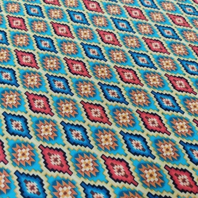 Tecido colorido com padrão geométrico de losangos
