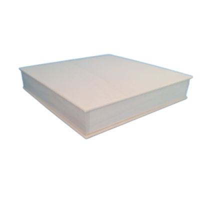 Livro de capa dura branca, páginas brancas visíveis, sobre fundo branco