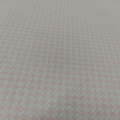 Tecido branco com padrão cor-de-rosa de pequenas flores ou estrelas