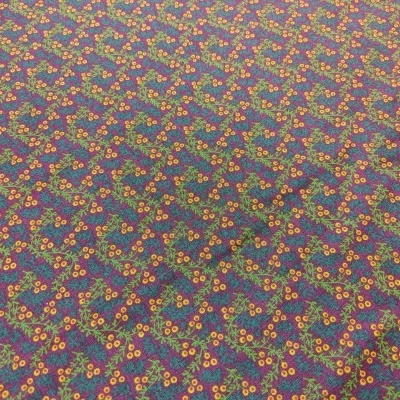 Tapete floral colorido com fundo roxo