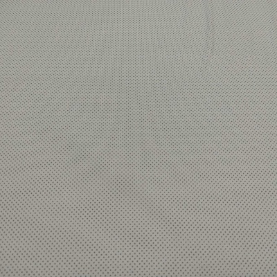 Tecido branco com pequenos pontos pretos em padrão uniforme