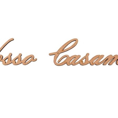 Palavra decorativa em madeira com 'O Nosso Casamento' em letra cursiva