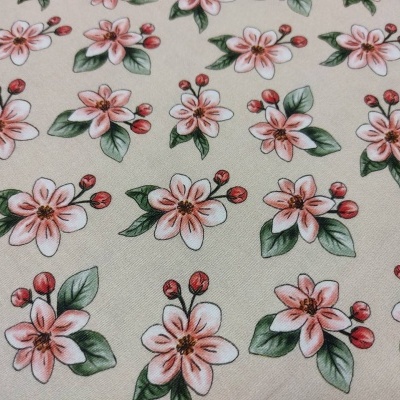 Tecido bege com padrão floral cor-de-rosa e folhas verdes