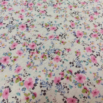 Tecido de algodão ou linho com padrão floral pequeno em rosa, verde, azul e castanho sobre fundo branco