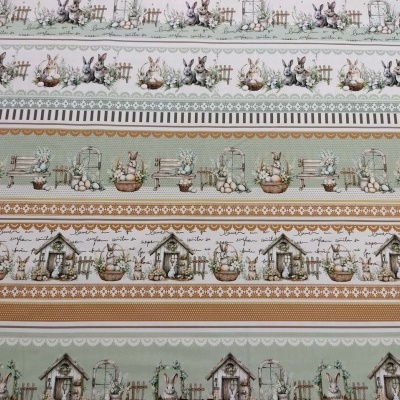 Tecido decorativo com padrão repetitivo de coelhos, gaiolas e casas em tons verdes e castanhos