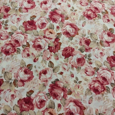 tecido com padrão floral vermelho e bege