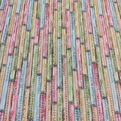 Padrão de estante de livros com lombadas coloridas e texto manuscrito