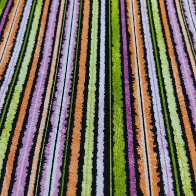 Tecido riscado em rosa, verde, laranja, preto e branco com textura felpuda