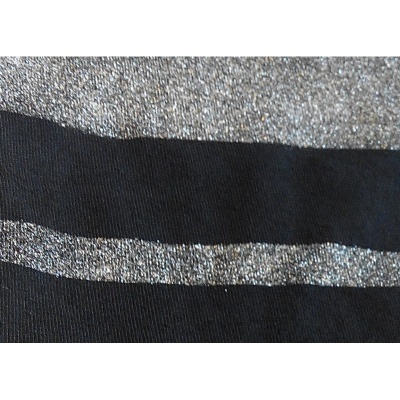 Tecido com riscas pretas e cinzentas brilhantes, textura texturada