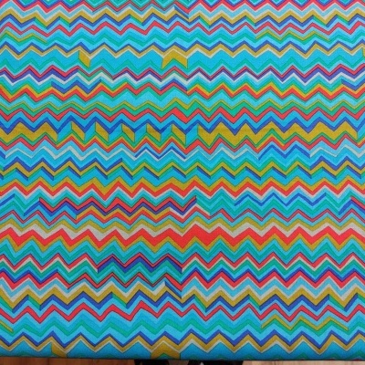 Tecido colorido com padrão de zig zag
