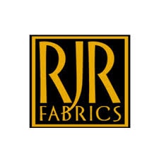 Logotipo RJR FABRICS amarelo sobre fundo preto