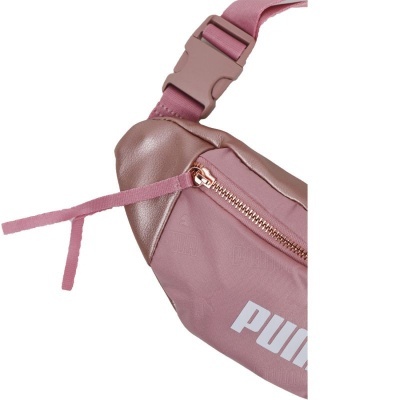 pochete rosa com fecho dourado e logo PUMA branco