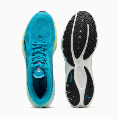 Ténis desportivos azuis com sola preta e branca e logo Puma