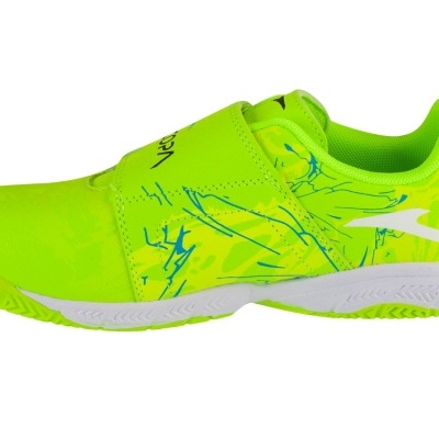 Ténis desportivo verde lima com velcro e sola branca.
