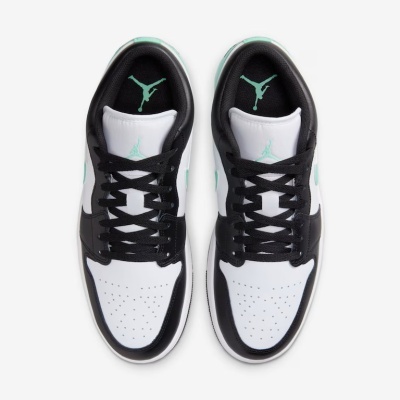 Sapatilhas Air Jordan preto, branco e verde água vistas de cima