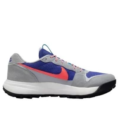 ténis desportivo azul e cinzento com logótipo vermelho da Nike