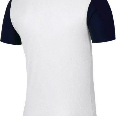 T-shirt branca com mangas azuis escuras vista de costas