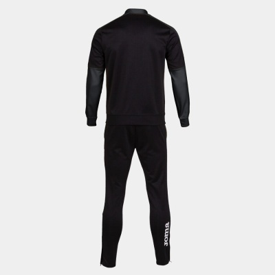 Conjunto desportivo preto com logótipo JOMA branco nas calças