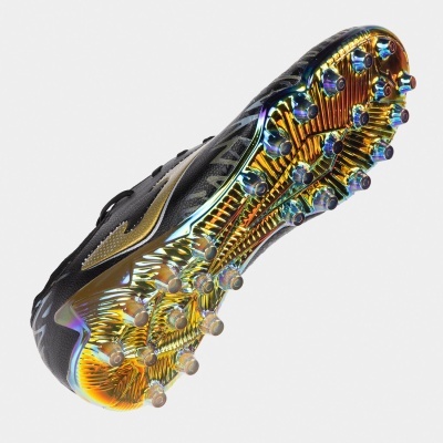 Chuteira de futebol preta com sola iridescente e cravos para relva