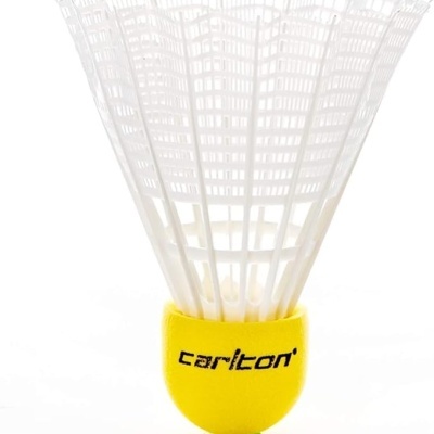 Pluma de badminton branca com base amarela e texto 'carlton'.
