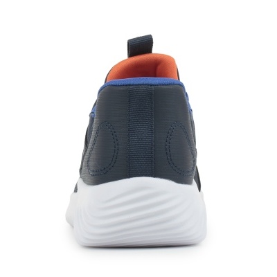 Parte traseira de sapato desportivo azul escuro com sola branca e interior laranja