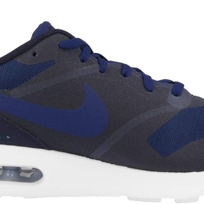 Ténis desportivos azuis e cinzentos com sola branca e bolha de ar visível na sola