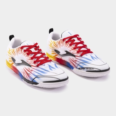 Sapatilhas desportivas coloridas com atacadores vermelhos e padrão de explosão de cores