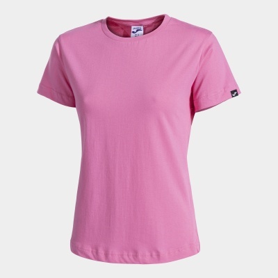 Camiseta rosa feminina de manga curta em algodão com etiquetas na gola e na manga