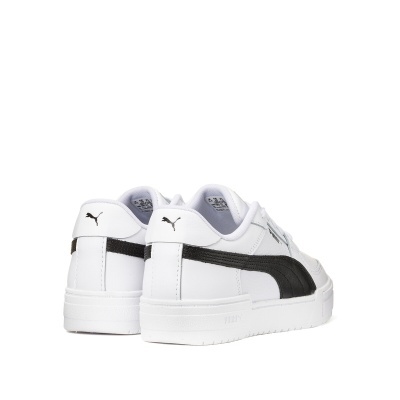 Sapatilhas brancas PUMA com risca preta na lateral e logo preto atrás