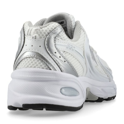 Ténis desportivo New Balance branco e prateado vista posterior