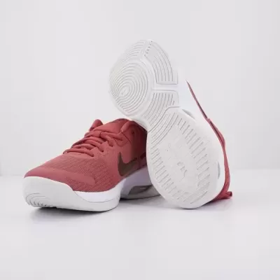 Sapatilhas desportivas vinho com sola branca e logo Nike preto