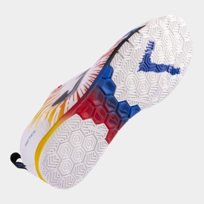 Sapatilha desportiva colorida vista pela sola