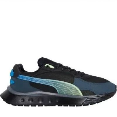 Tênis desportivo preto com detalhes em azul e verde clara