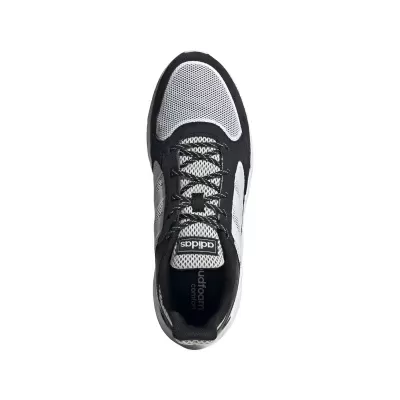 Tênis desportivo cinzento, preto e branco com etiqueta Adidas