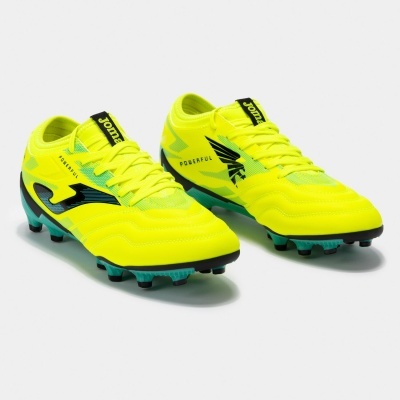 Par de chuteiras de futebol amarelo fluorescente com detalhes azul escuro e verde