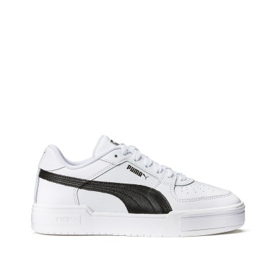 Ténis Puma branco com faixa preta lateral e sola branca