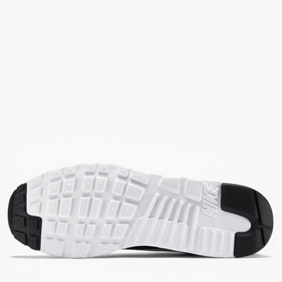 Sola branca e preta de sapatilha desportiva com padrão geométrico e texto NIKE