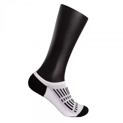 Meia desportiva branca com padrões pretos e detalhes pretos no calcanhar e ponta