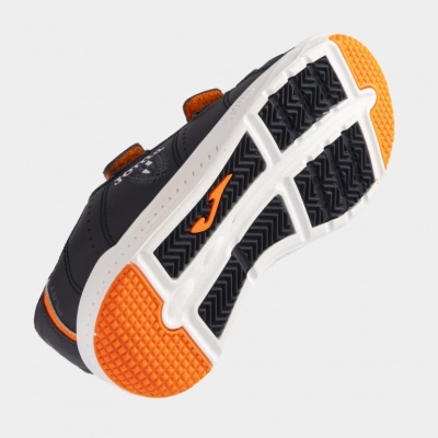 Ténis desportivo preto e laranja com sola antiderrapante e fecho de velcro
