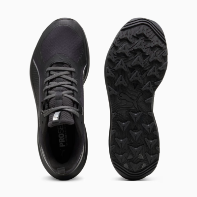 Ténis desportivos pretos com sola preta e atacadores cinza