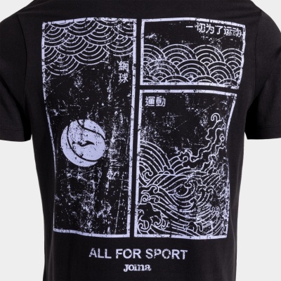 Camiseta preta com estampa branca e texto ALL FOR SPORT e joma