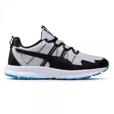 Ténis desportivo branco e preto com sola branca e detalhes azuis