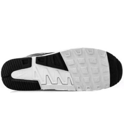 Sola de sapatilha desportiva preta e branca com padrão antiderrapante