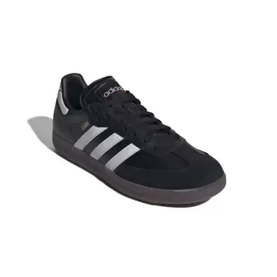 Ténis Adidas pretos com riscas brancas e sola cinzenta